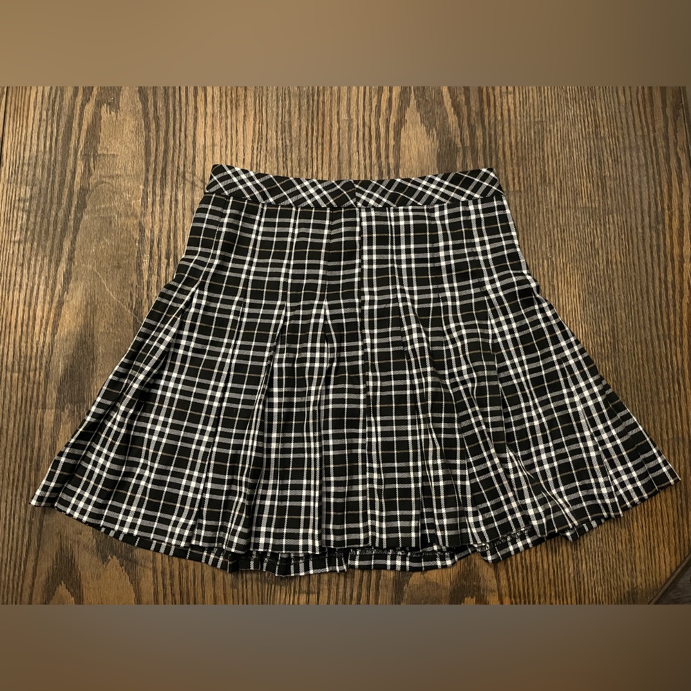 Black and white pleated skirt